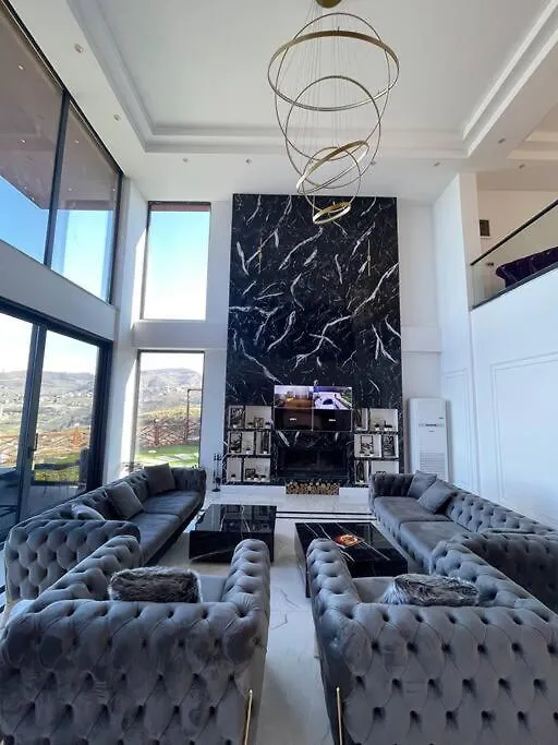 Luxury Triplex Villa 特拉布宗