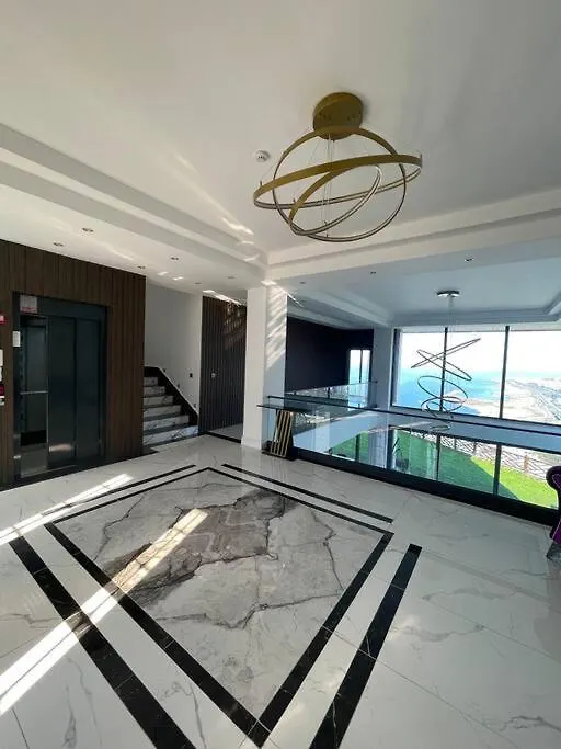 Luxury Triplex Villa 特拉布宗